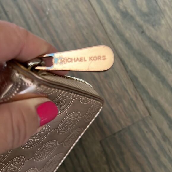 *Michael Kors* Monogram Gold Mirror Patent Large Wallet - Picture 10 of 10